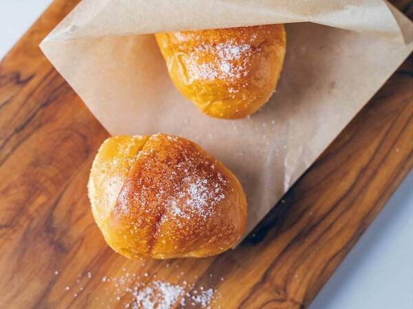【新メニュービュッフェ/朝食例】◆出来立てオムレツ◆焼き立てパン◆湯葉トロご飯◆御殿場産コシヒカリのおにぎり◆箱根笹豆腐等。西麓野菜など地域の食材をふんだんに使用。