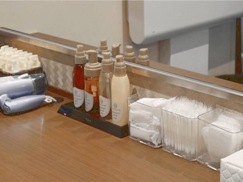 【アメニティ（女湯）】乳液・化粧水・洗顔料・ブロー料・綿棒・コットン・シャワーキャップ・ブラシなど