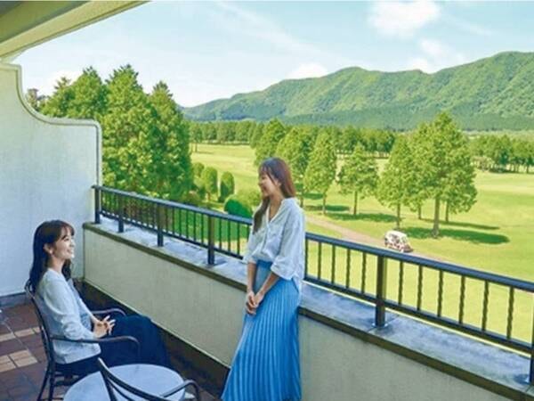 【バルコニー プレミア】広々とした空間のバルコニーで、仙石原の眺望を堪能でき、心豊かな時間をご提供