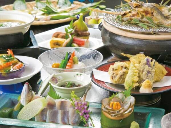 【スタンダード会席/例】日本料理「四條眞流｣師範の称号を持つ総料理長が仕立てる約10品の会席料理に舌鼓