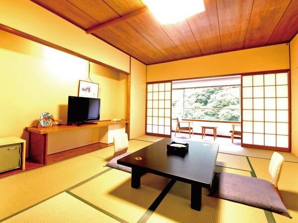 和室【禁煙】写真一例
10畳+踏込4畳+広縁のゆったり客室へご案内
