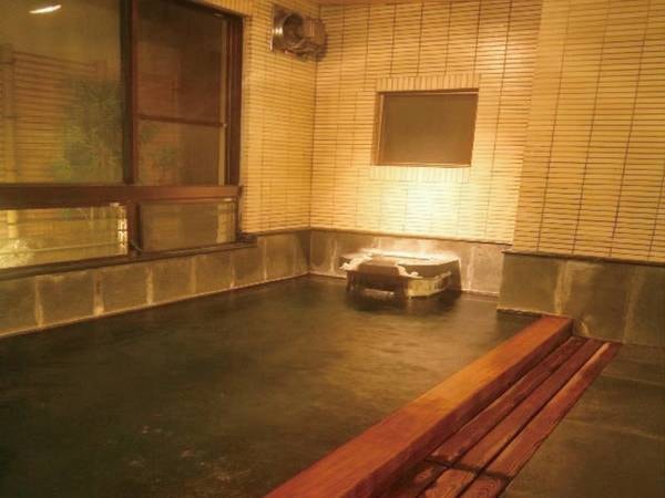 「ふじきの湯」は檜の湯船が心地よい、内湯のみの大浴場