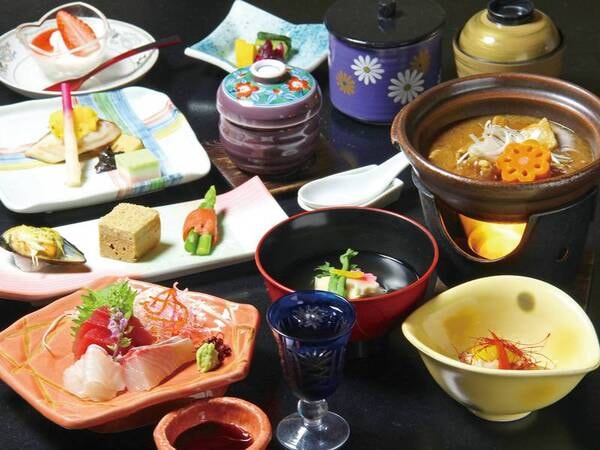 【夕食/例】1品1品丁寧に作られた、和食会席。夕・朝ともにお部屋食