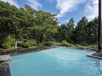 箱根湯の花プリンスホテル/【露天風呂】箱根で一番空に近い露天風呂!濃厚な乳白色のにごり湯を堪能