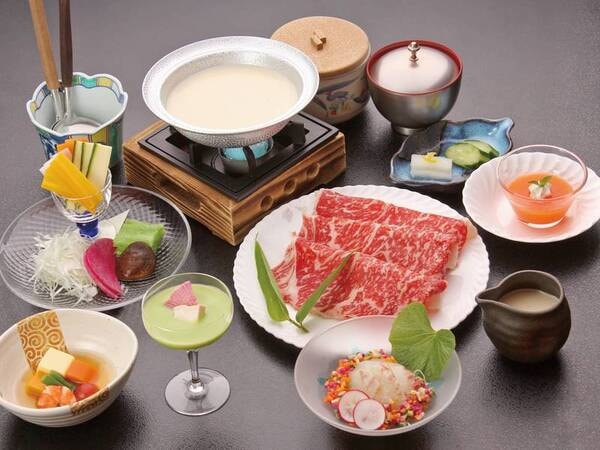 【箱根西麓牛しゃぶしゃぶ/写真一例】箱根西麓牛サーロイン(3枚・約120g)を天空白濁鍋で堪能!