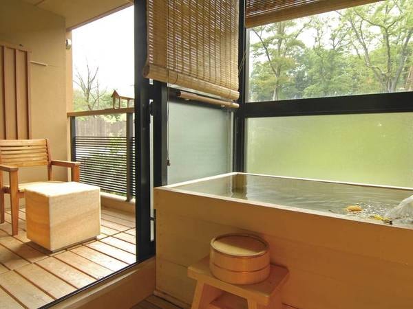 【客室露天風呂/例】全客室に檜の露天風呂完備