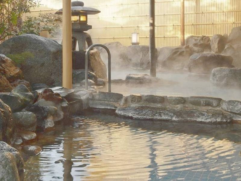 【信玄に併設した露天風呂　風林】心地よい風を感じる