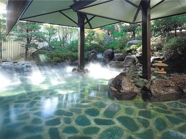【露天風呂】緑に囲まれた庭園風の露天風呂