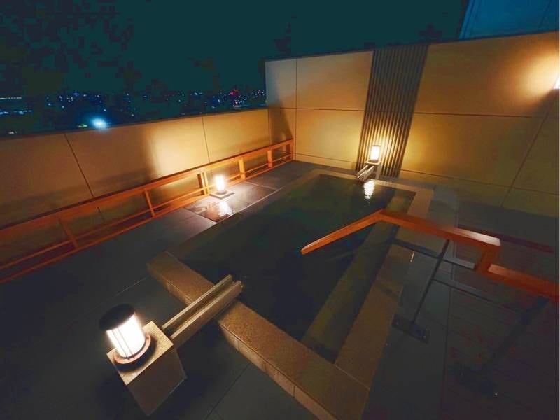【展望露天風呂・夜】25年12月リニューアル！