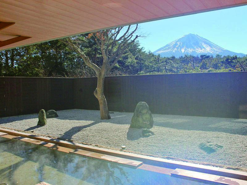 【本館大浴場】美しい富士山を望むには「朝」がおすすめ