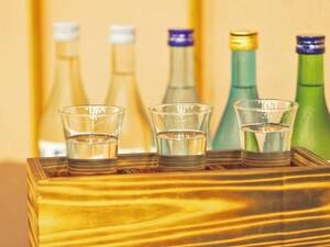 【日本酒飲み比べセット （県内酒蔵3種）／例】天に選ばれし名水の地・山梨が誇る名水が育む「山梨の日本酒」を、ご夕食時に利き酒セットとしてご賞味いただきます