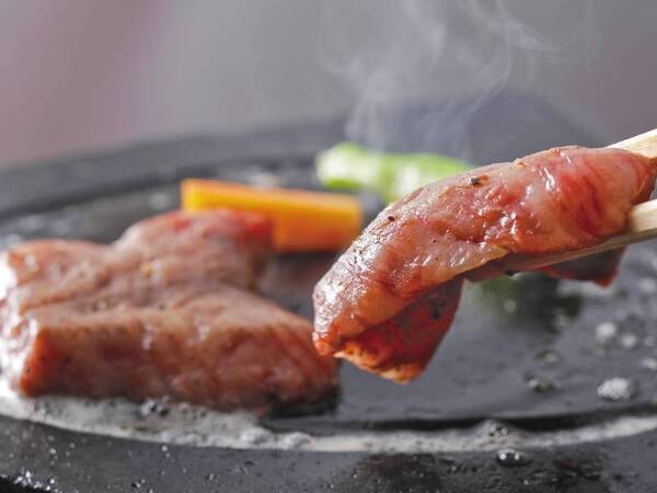 【甲州牛溶岩焼付き季節会席/例】メインの甲州牛溶岩焼き