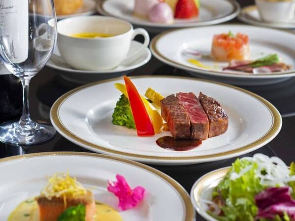 ネオオリエンタルリゾート八ヶ岳高原の レストランで食事 本格洋食プラン 定番ディナー国産牛付き ２食付 Null円 露天風呂付コテージ花ホテル ゆこゆこ