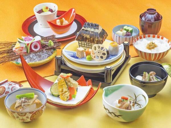 【選べる夕食/日本料理/例】見た目にもこだわった日本料理は、味だけでなく食材をいろどる食器も美しい