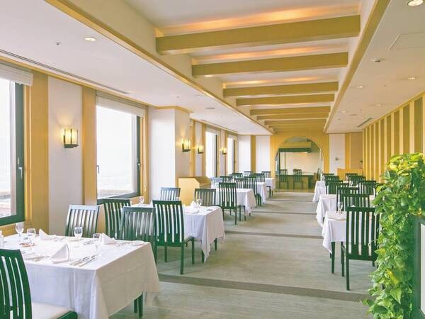 【洋食レストラン/ラ・コリーナ】季節ごとにテーマが変わる優雅な空間で至福のひと時を