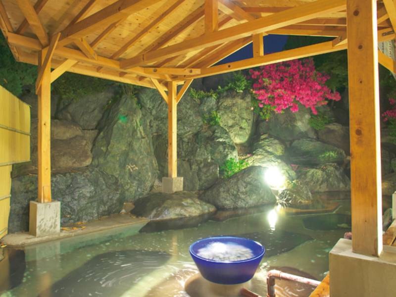 【露天風呂】天然温泉の大浴場は内湯、露天風呂