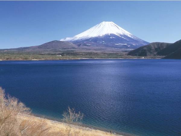 【本栖湖と富士山】千円札の逆さ富士のモデルとしても有名