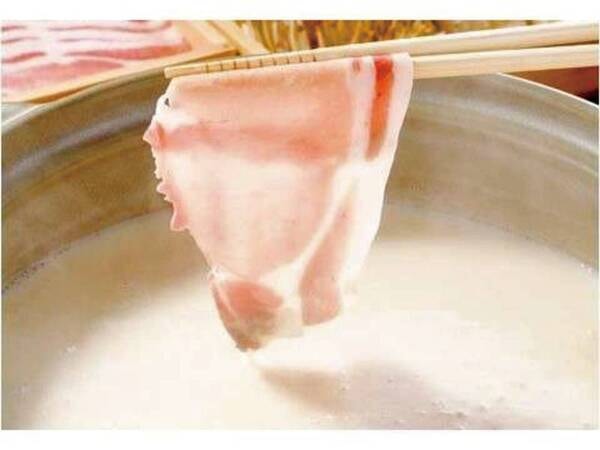 【富士桜ポーク鍋+ハーフバイキング／例】さっぱりとした富士桜ポークを豆乳スープで♪