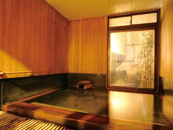 【女性大浴場】総檜造りの浴槽