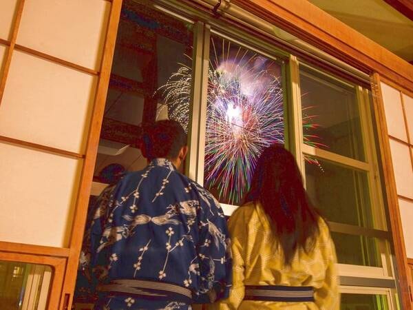 【河口湖冬花火】お部屋によっては花火がご覧になれます