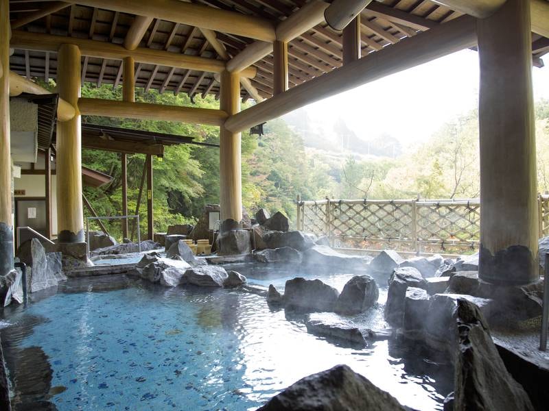 【笛吹渓流雅之湯】清流と山々の彩りを堪能しながらの入浴を堪能