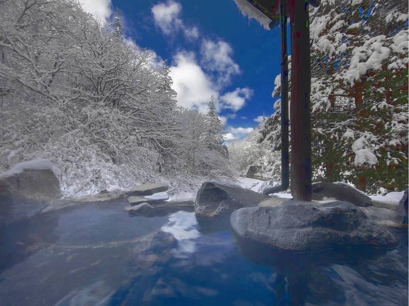 【女性専用露天風呂・天与の湯/雪景色】渓谷を一望する見晴らし
