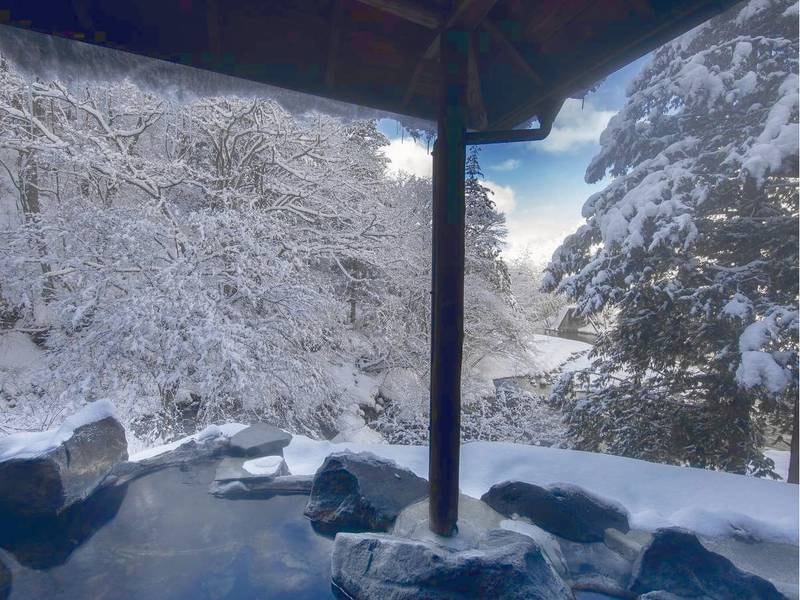 【女性専用露天風呂・天与の湯/雪景色】2018年4月にリニューアルし、今までの2倍の広さに