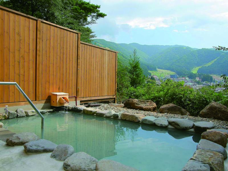 【展望露天風呂】野沢の温泉街を見下ろす絶景の展望露天風呂