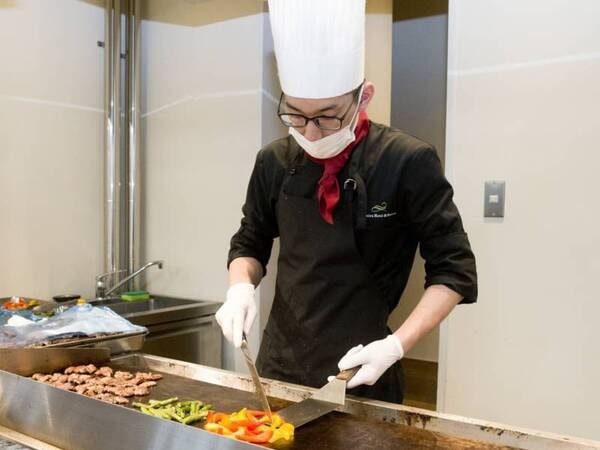 【夕食ビュッフェ】湖畔の風ビュッフェ