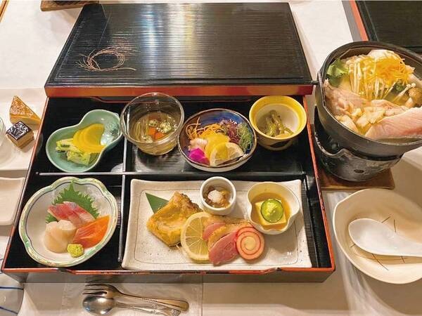 和食膳の一例(蓋つき膳でのご提供)