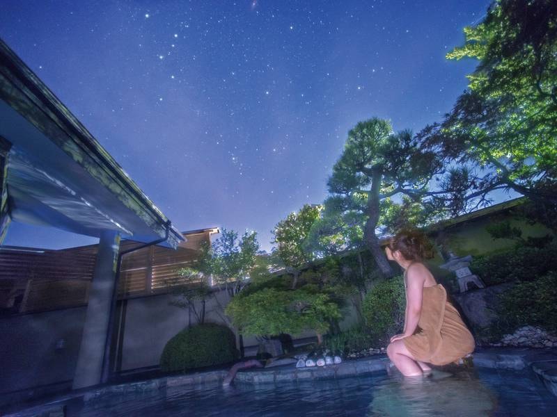 【別館古兆館大浴場】環境省認定の「日本一の星空」を湯けむり越しに望む