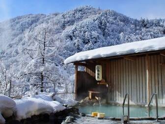 白船グランドホテル／【露天風呂】秋は紅葉、冬は雪見風呂など季節により様々な表情が望めます