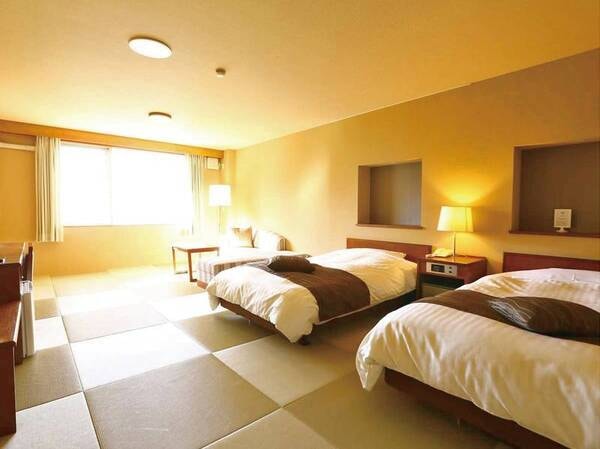 【琉球畳の和モダン特別室/例】3室しかない広々とした上質な客室。最上階に位置し、窓からは八ヶ岳と南アルプスを一望