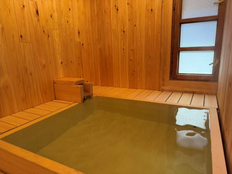 【無料貸切風呂】源泉かけ流しのかけ流し風呂！滞在中、空いていれば無料で入浴できる貸切風呂