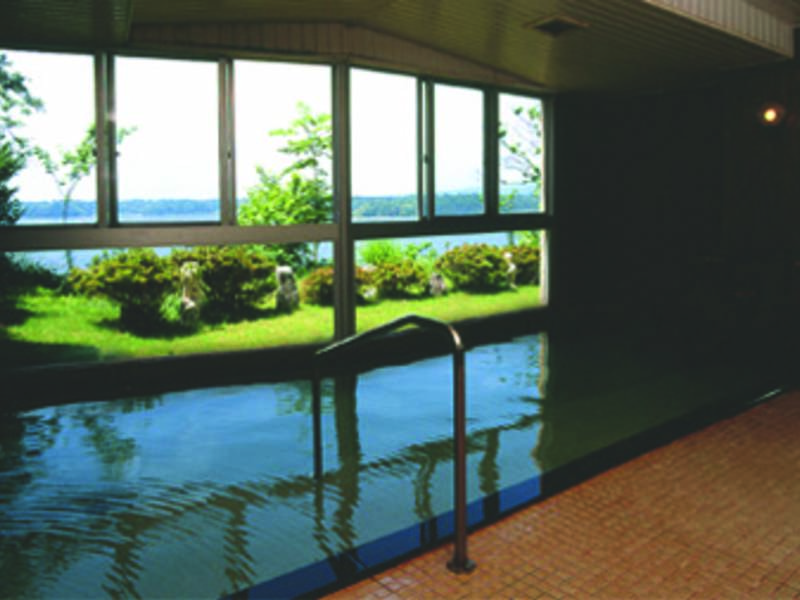 【大浴場】県内最大級の加茂湖を望む