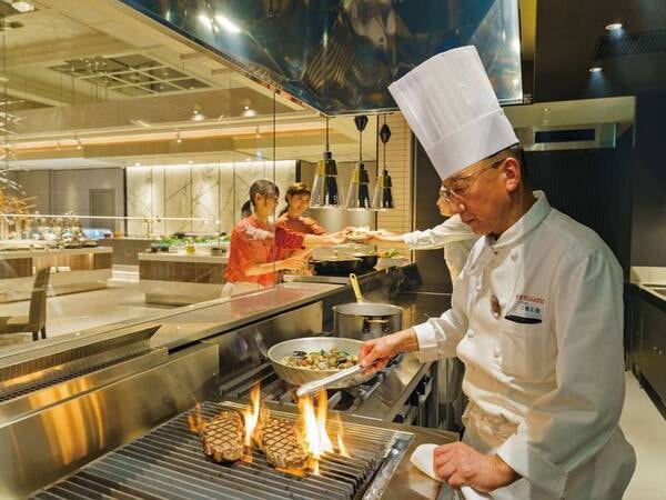 ライブキッチンではシェフが出来立てのお料理をご提供！