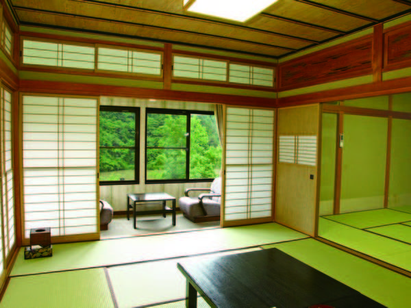 【本館和室/例】阿賀野川を望むゆったり客室