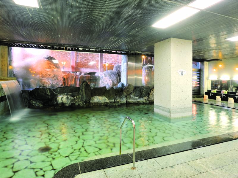 【岩の湯　女性風呂】大理石のしっとりとした雰囲気の浴場
