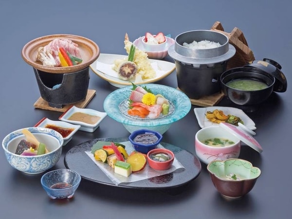 【選べるメイン料理/一例】越後もち豚or和牛or鯛お造り4点盛炊き立て釜飯等全8品