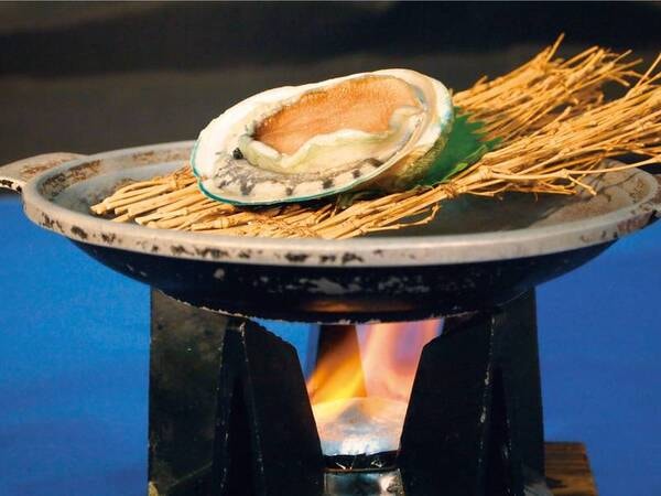 【夕食/例】あわびを一人1個豪華に堪能!