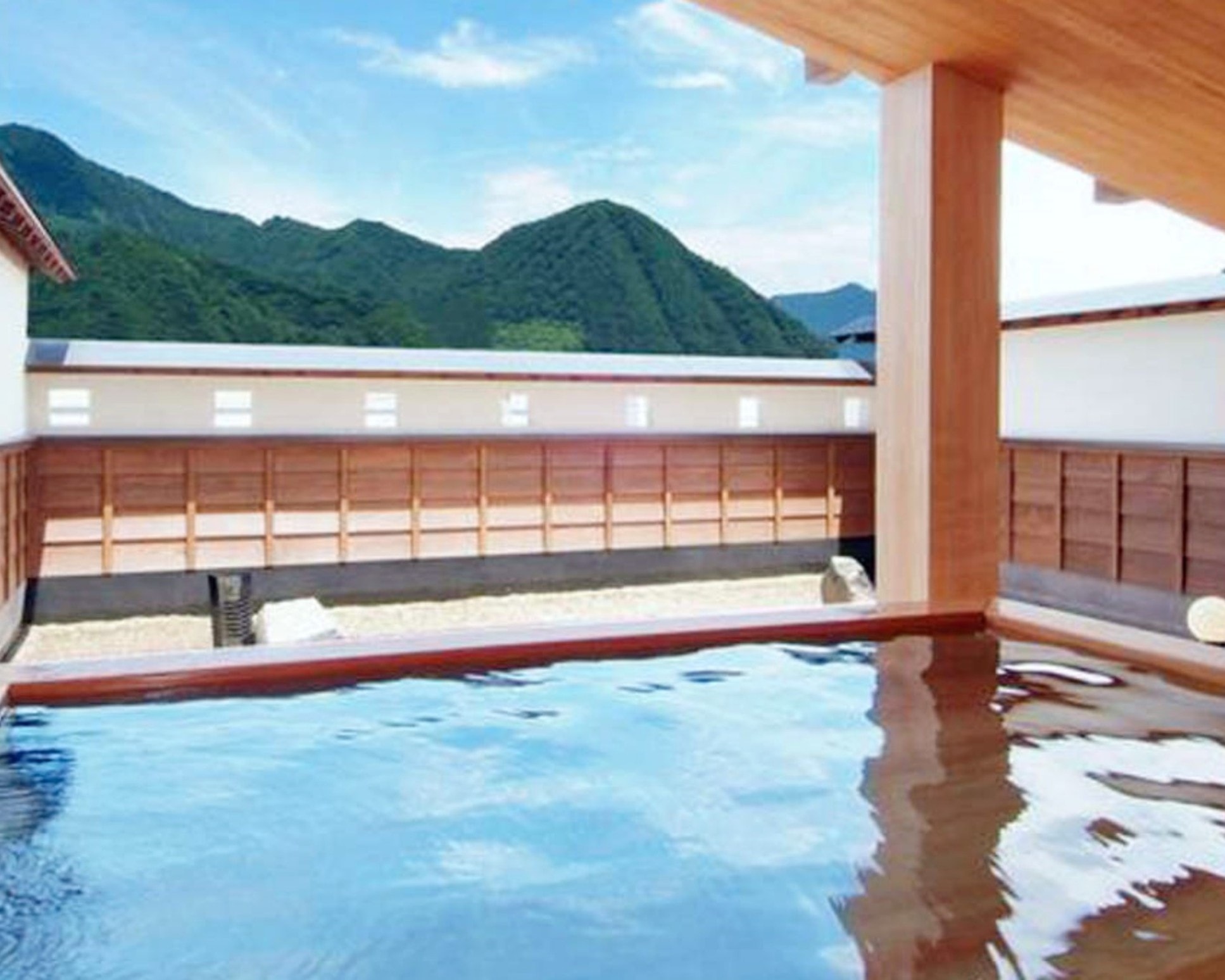 【露天風呂】越後連山を望む湯船で加水･加温せずの源泉100％かけ流し湯を満喫