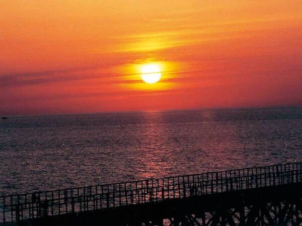 【景観】すぐそばの日本海に沈む夕日