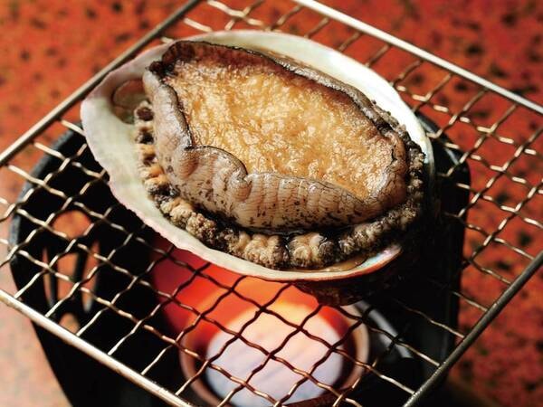 ジューシーな鮑の丸ごとバター焼き