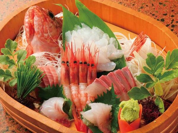 【最上級】ずわい蟹・あわび・舟盛付贅沢会席/例 7～8種の旬魚舟盛り付き！