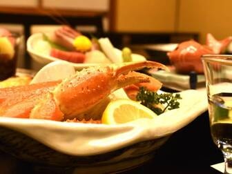 潮風薫る宿　みはらし／【蟹2品と鮑の岩塩焼きを堪能する特別会席】ずわい蟹茹で半身