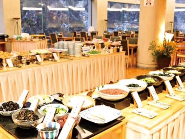 【朝食/例】地元の食材をバイキングスタイルで