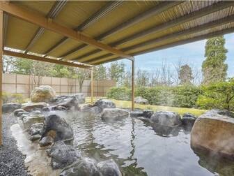 メルキュール富山砺波リゾート＆スパ／露天温泉岩風呂「越中となみ温泉」（露天風呂のみ温泉）