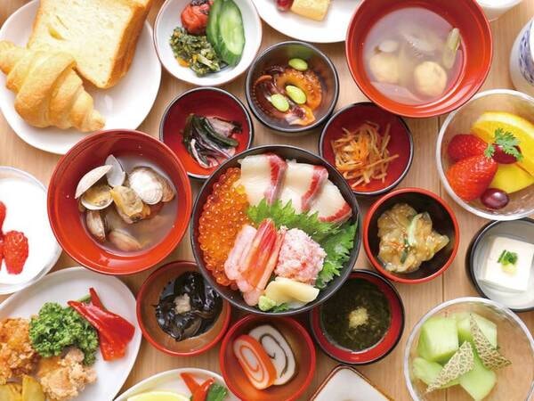 【朝食/例】「免疫力UP!」がコンセプトの朝食は、たっぷりの海の幸や富山の味覚がお楽しみいただけます