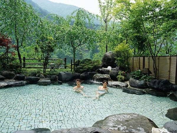 宇奈月温泉最大の開放的な露天風呂で体も心もリフレッシュ！