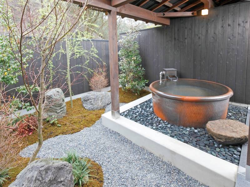 六つのそれぞれ趣向を凝らした家族風呂「離れ湯舎」（別棟温浴施設　十界の湯内：別途有料）ご家族で「源泉かけ流し」の温泉をお楽しみください　⑥「撫子（なでしこ）」